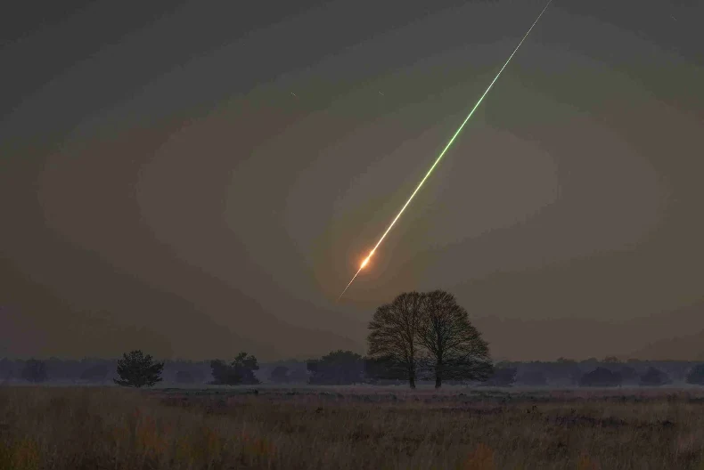 7-stage journey reveals how falling space rocks survive air